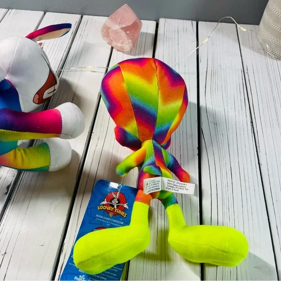 The Toy Factory Looney Tunes Bugs & Tweety Tie Die Plush - Picture 8 of 9